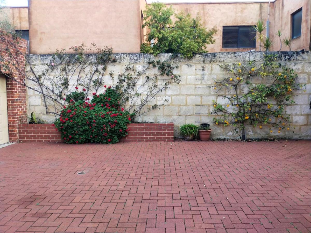 Snow-White'S 2 Bedroom City Heart Cottage In Perth 6000 — Photos 3